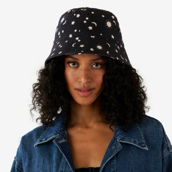 NEW To the Market Moon and Stars Bucket Hat - Picture 1 of 2